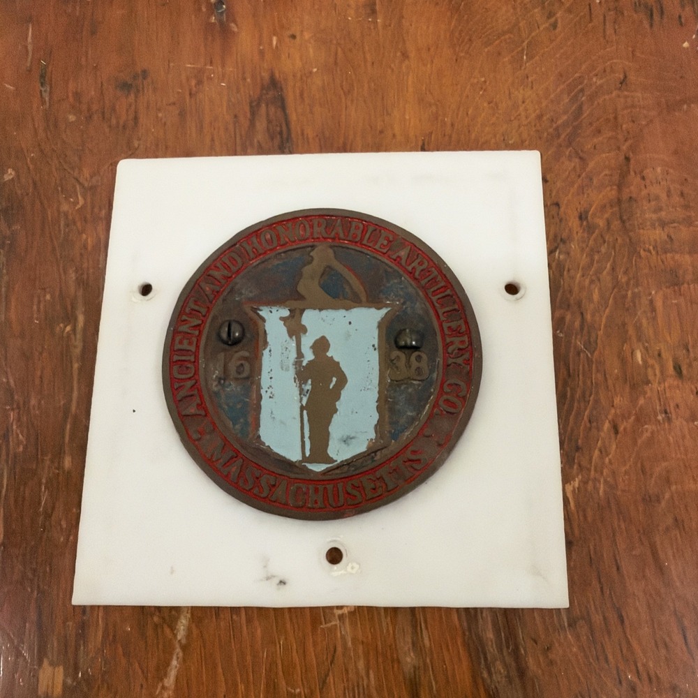 1930s ANCIENT AND HONORABLE ARTILLERY Co. MASSACHUSETTS MILITIA Brass Plaque